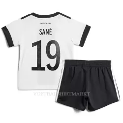 Duitsland Sané 19 Tenue Kind Thuis WK 2022 Duitsland Sané 19 Tenue Kind Thuis WK 2022