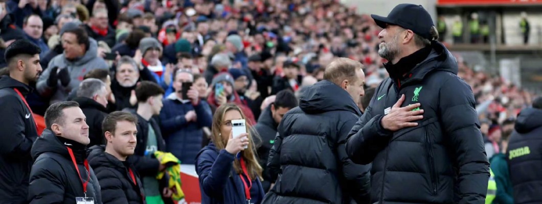 Fans zongen afscheid en Liverpool-coach Klopp was tot tranen toe geroerd Fans zongen afscheid en Liverpool-coach Klopp was tot tranen toe geroerd