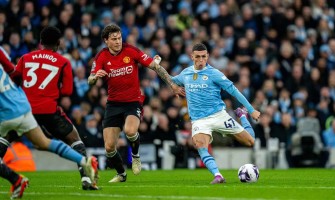Manchester City completeert dubbelspel, Manchester United zit in de problemen
