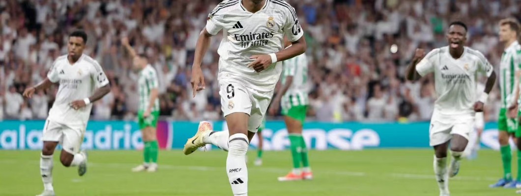 Mbappe nam eindelijk afscheid van zijn doelpuntendroogte en scoorde twee keer om Real Madrid aan 3 punten te helpen Mbappe nam eindelijk afscheid van zijn doelpuntendroogte en scoorde twee keer om Real Madrid aan 3 punten te helpen