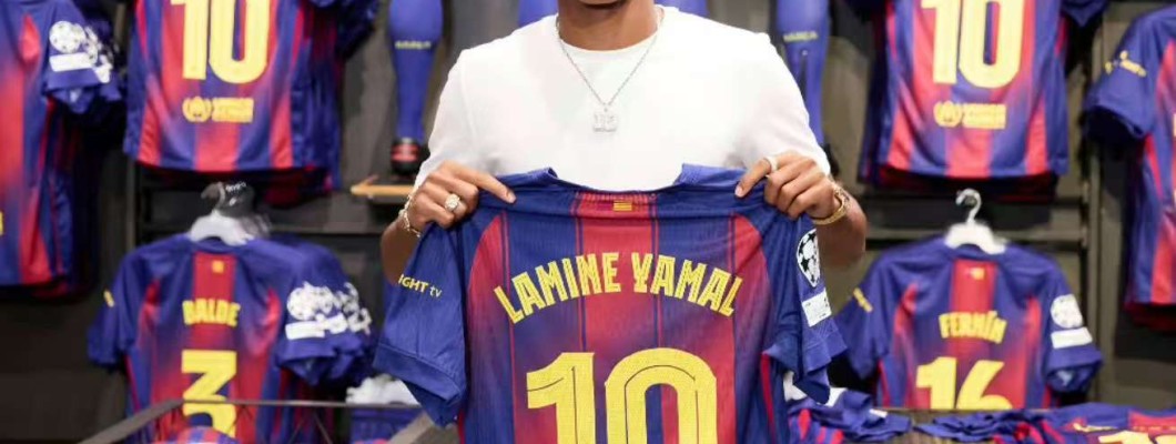 Van jeugdopleiding tot topstadion: een shirt draagt een voetbaldroom uit Van jeugdopleiding tot topstadion: een shirt draagt een voetbaldroom uit