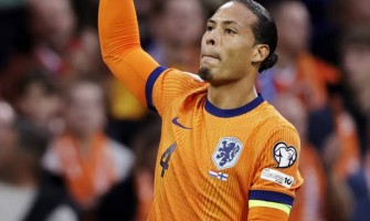 Verschillende posities en prestaties van spelers voor nationale teams en clubs