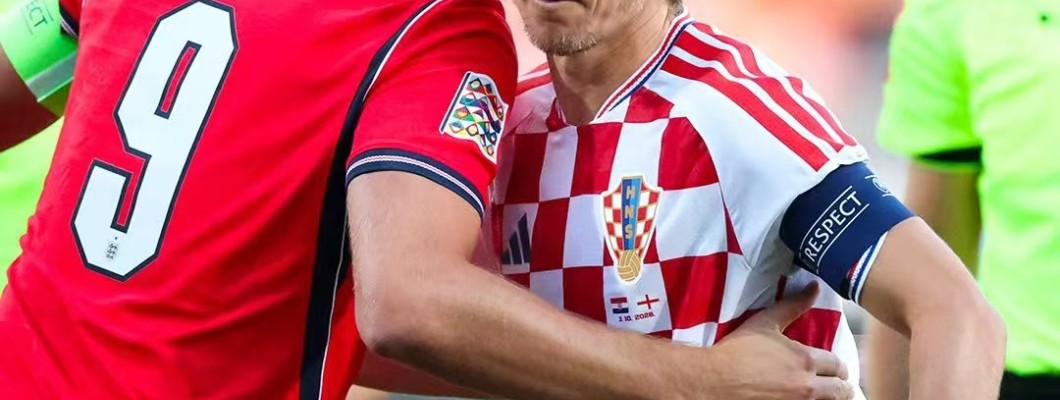 Rood-wit tegenover het schaakbordmotief: een voetbalcyclus van achttien jaar Rood-wit tegenover het schaakbordmotief: een voetbalcyclus van achttien jaar