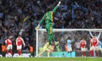 Traffords drie reddingen op rij bezorgen Manchester City de negende League Cup-titel