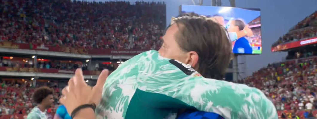 Een laatste omarming: 'Maestro' Modrić rondt zijn rapsodie af, terwijl Cristiano Ronaldo doorgaat. Een laatste omarming: 'Maestro' Modrić rondt zijn rapsodie af, terwijl Cristiano Ronaldo doorgaat.